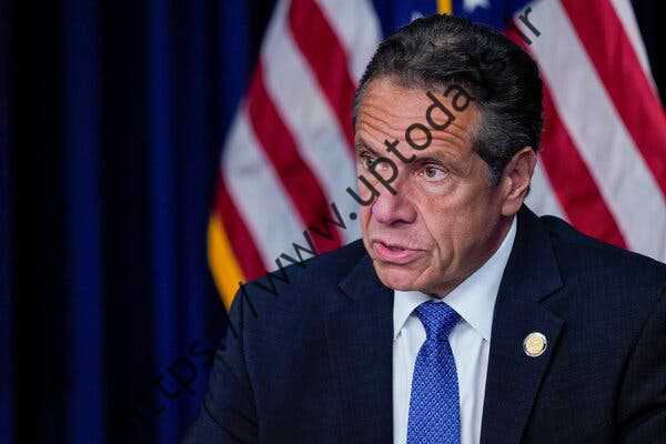 اندرو کومو در ماه اوت، یک هفته پس از انتشار گزارش انتقادی از سوی دفتر دادستان کل ایالت، از سمت فرماندار نیویورک استعفا داد.