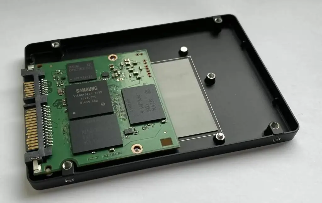آناتومی حافظه SSD
