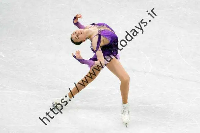 کامیلا والیوا در برنامه کوتاه زنان در رویداد اسکیت ترکیبی تیمی در المپیک 2022 در فوریه اسکیت می زند.  6.